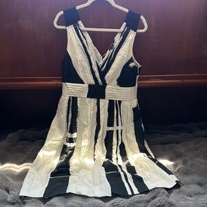 Dkny Black and White Sleeveless V-neck Midi Sundress